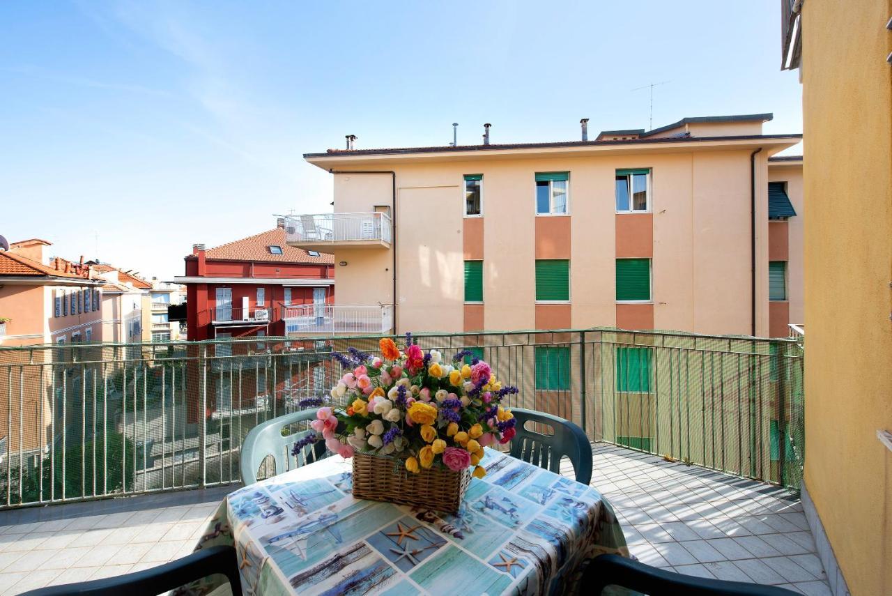 Appartamento Trilocale Mazzini con 2 balconi Varazze Esterno foto