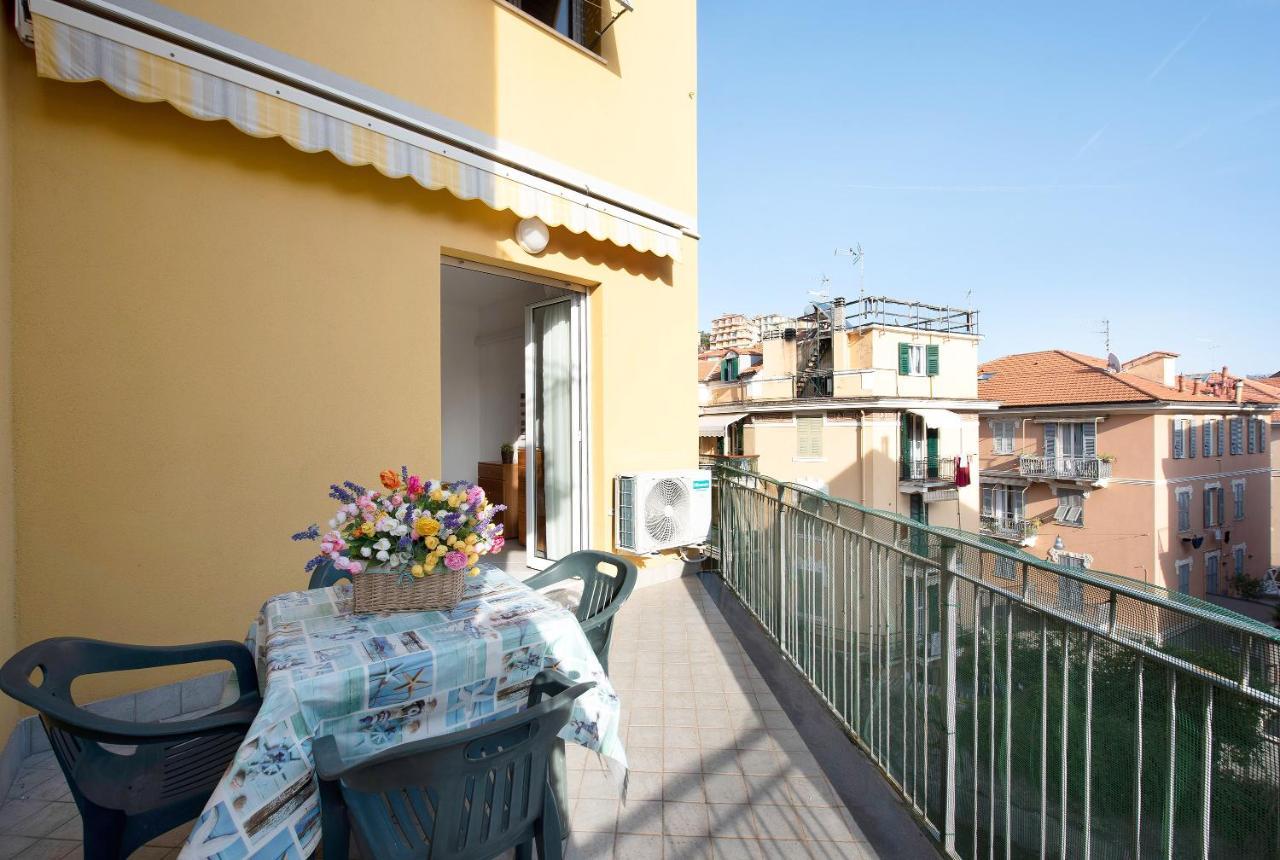 Appartamento Trilocale Mazzini con 2 balconi Varazze Esterno foto